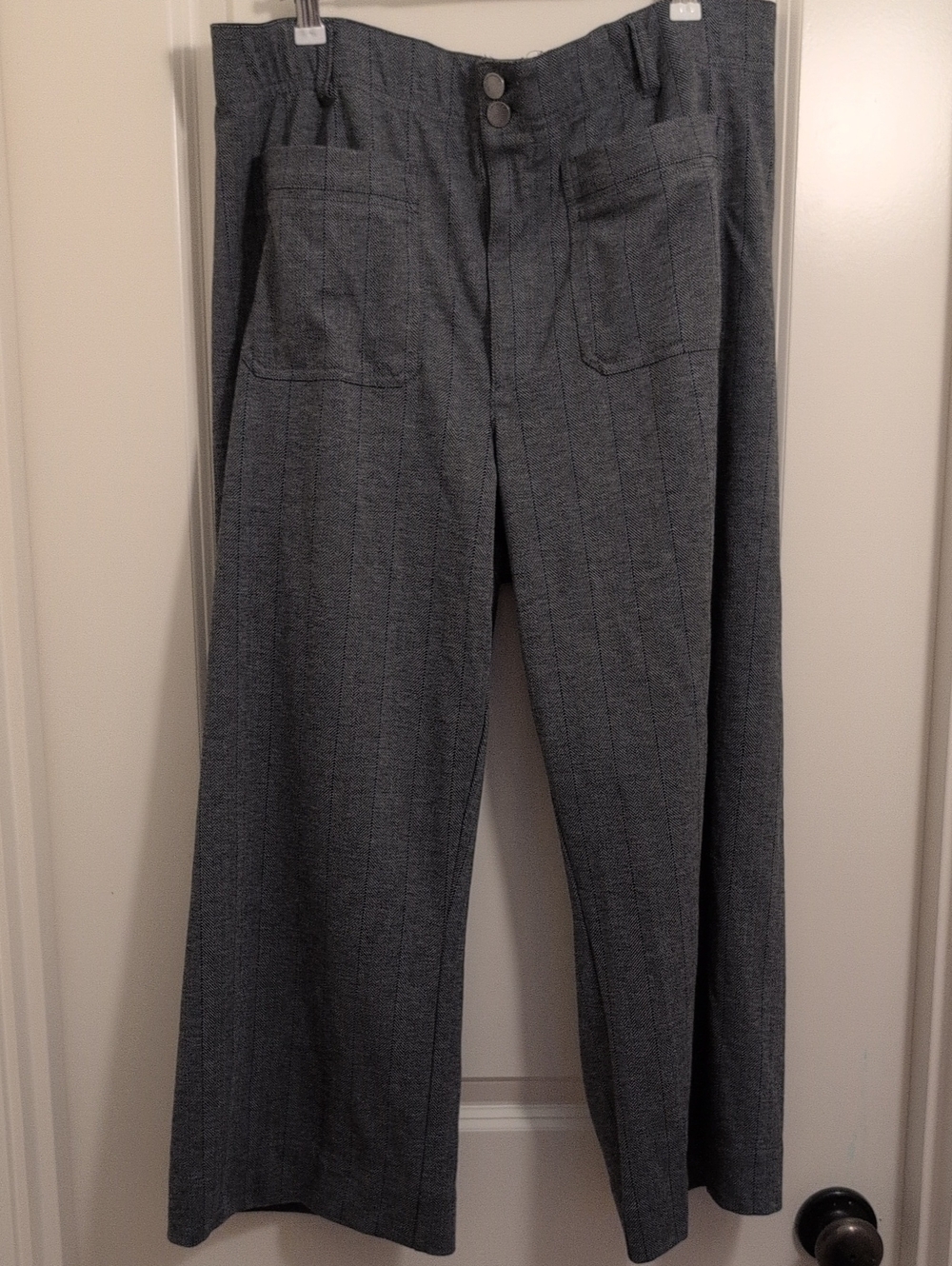 Darling Cropped Grey Pinstripe Slacks With Fun Front Pockets For Curvy, Size 16